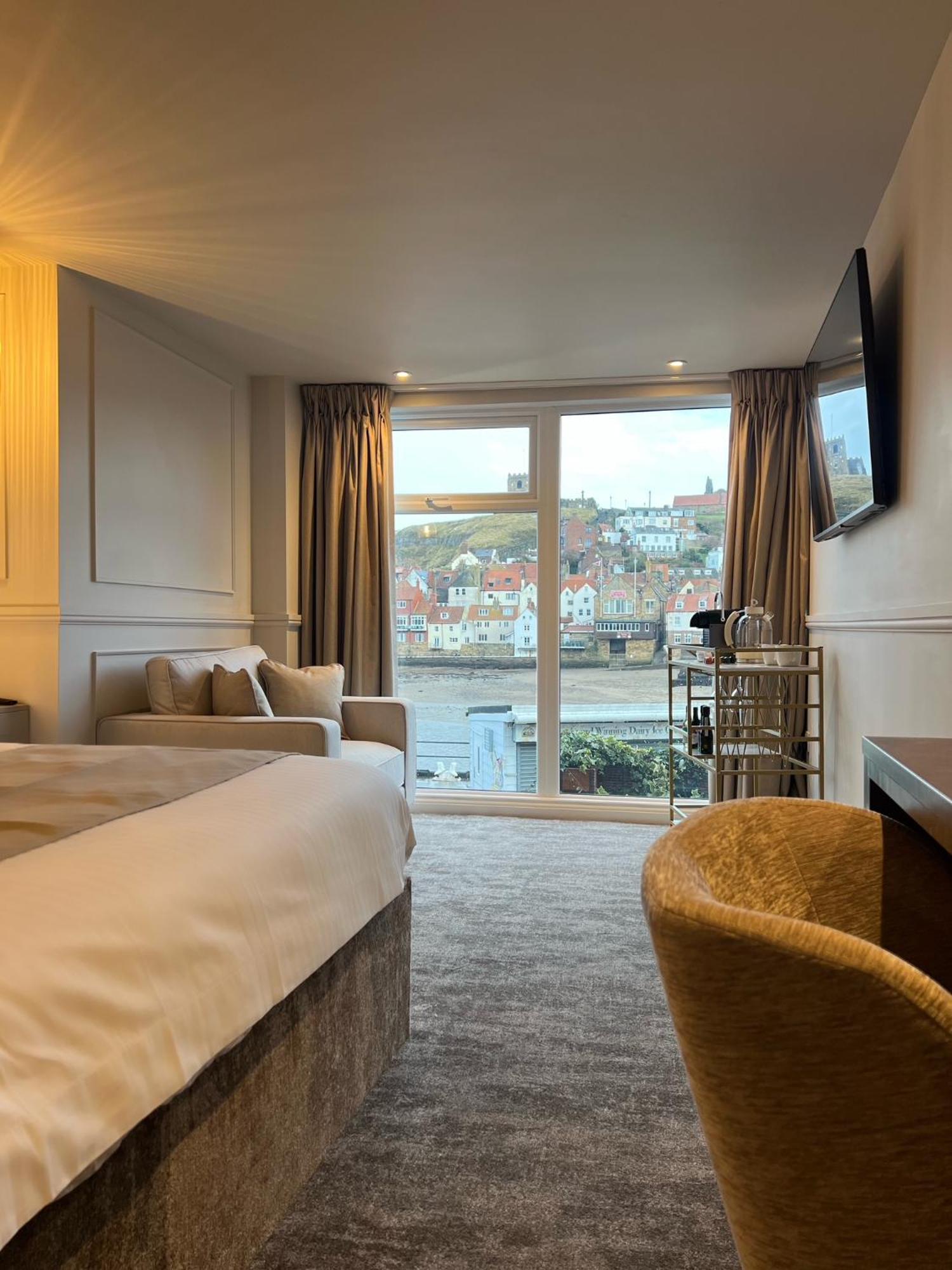 Number 3 Pier Road Suites Whitby Dış mekan fotoğraf