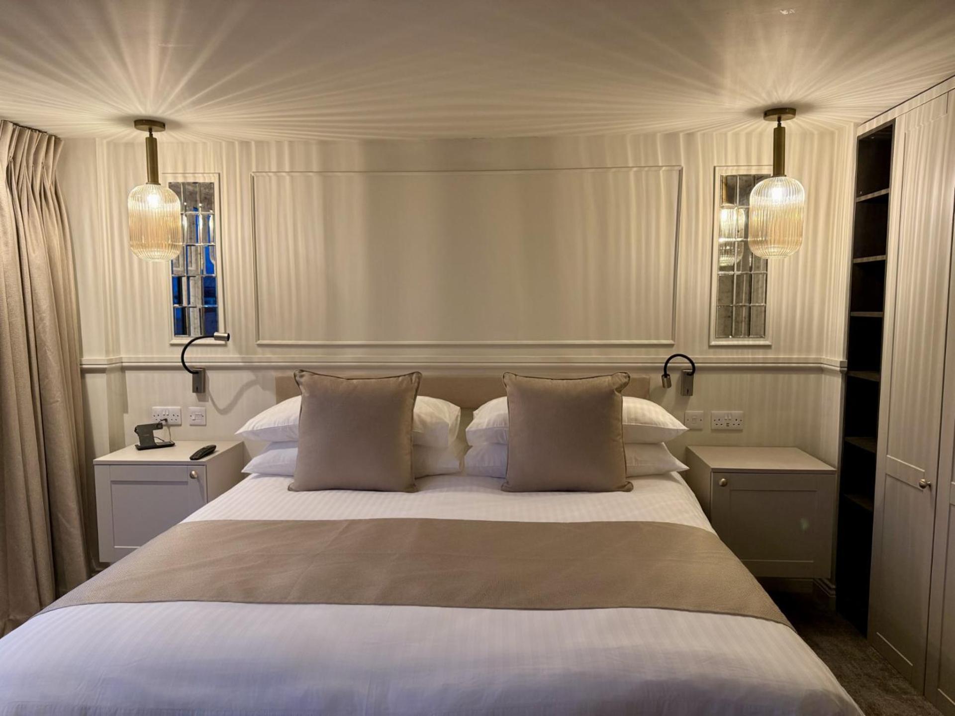 Number 3 Pier Road Suites Whitby Dış mekan fotoğraf