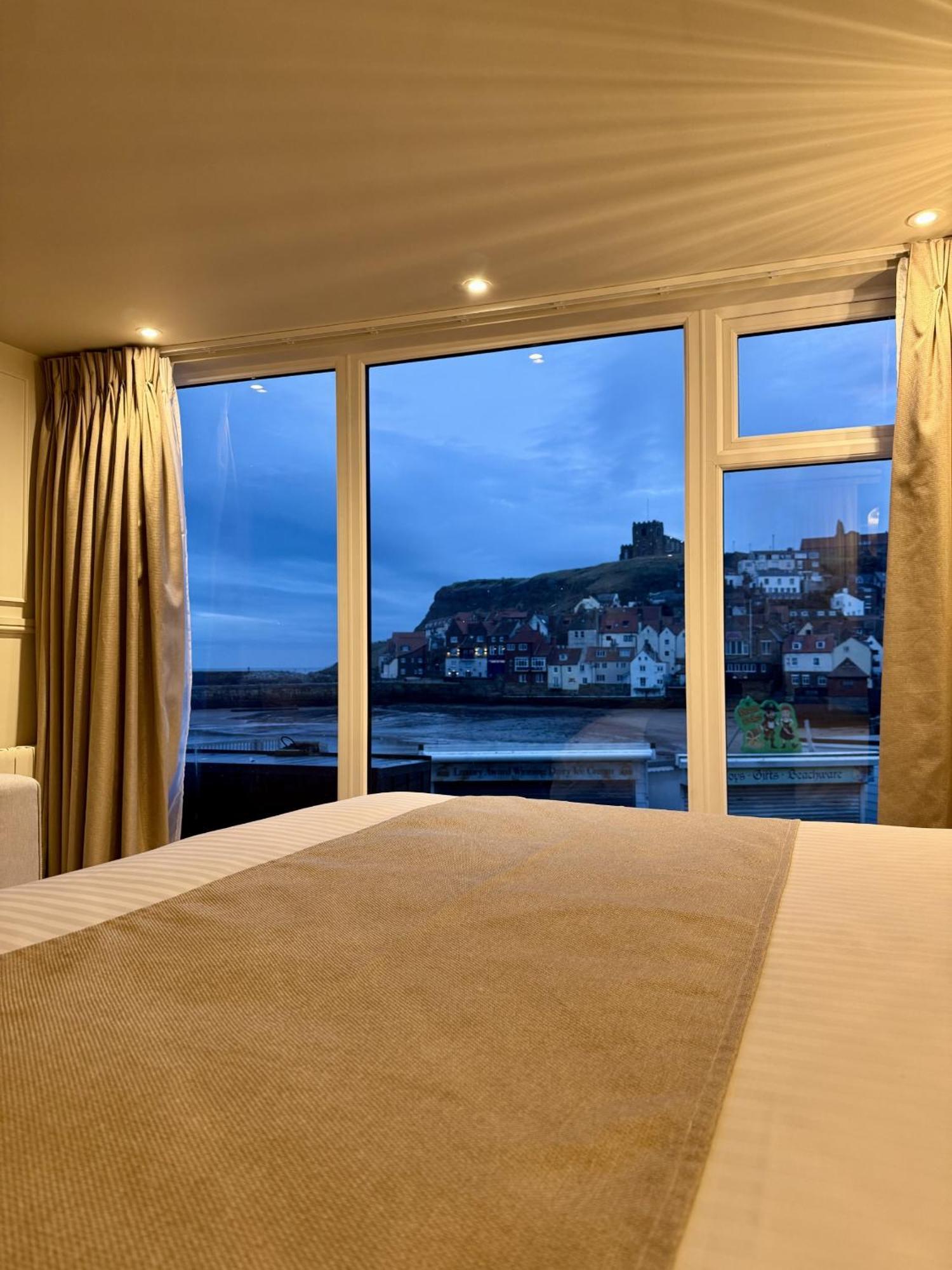 Number 3 Pier Road Suites Whitby Dış mekan fotoğraf
